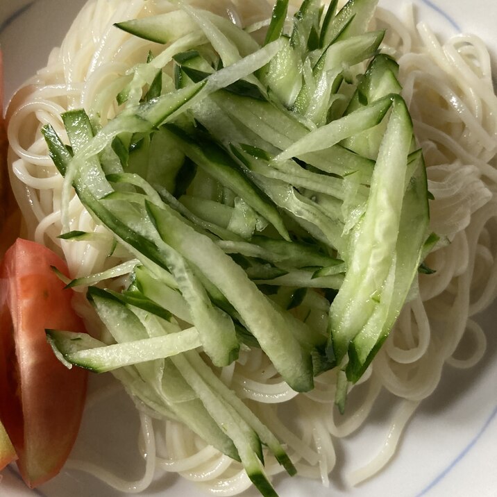 きゅうりとトマトのサラダ素麺